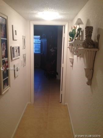 Foto del edificio - 4970 E Sabal Palm Blvd