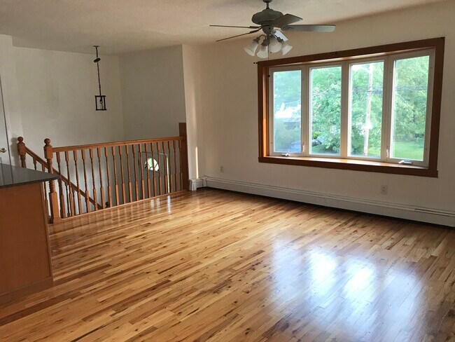 Building Photo - 363 Cedarhurst St