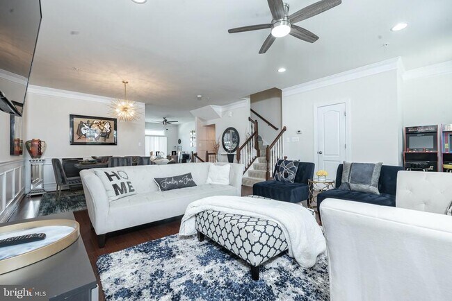 Building Photo - 2127 Garden Grove Ln