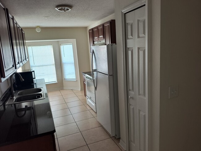 Building Photo - 620 Jaguar Ct