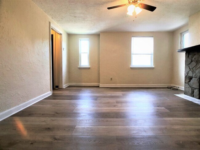 Foto del edificio - 1851 Capital Ave