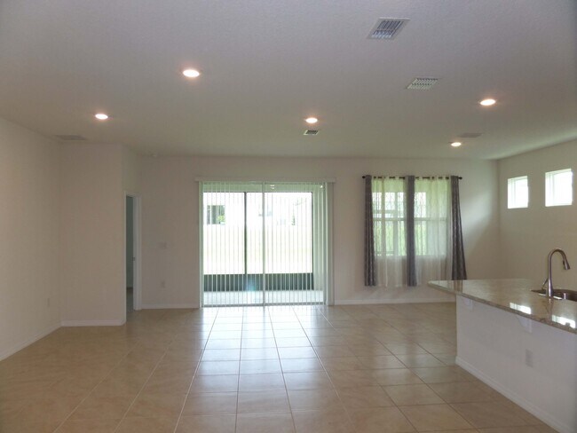 Building Photo - 5390 Sunshine Dr