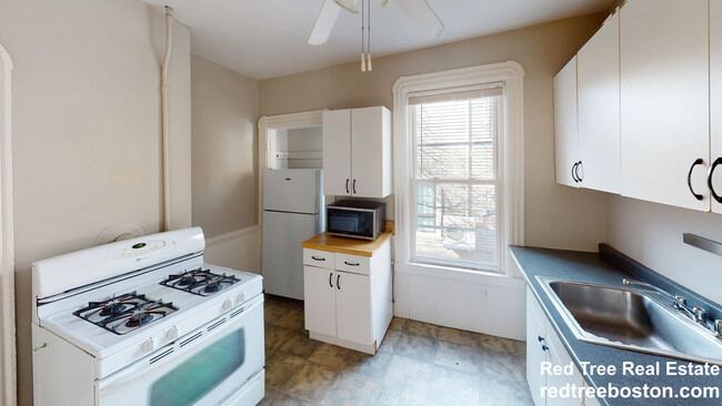 Apt 2 - 560 Green St