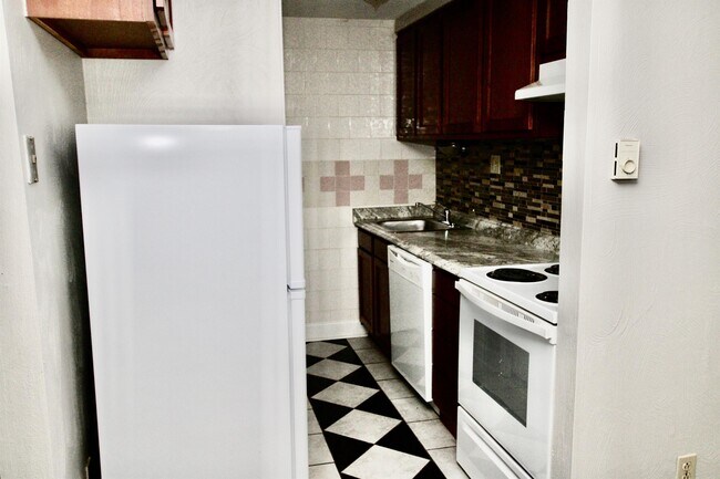 Foto del edificio - 204 Oak Manor Pl