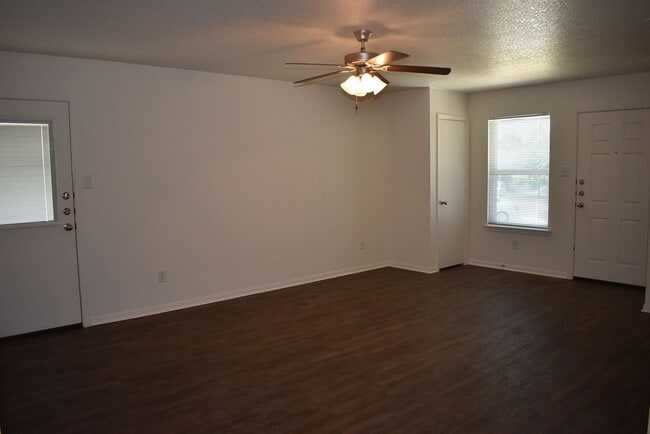 Building Photo - 201 Coby Dr