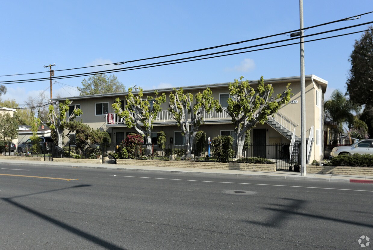 Foto principal - 845 E Wardlow Rd