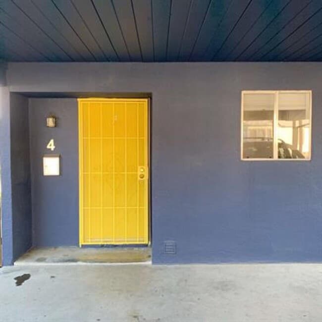 Building Photo - 201 E Sequoia Ave