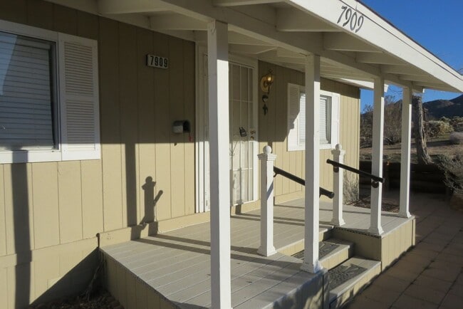 Building Photo - Quiet with Great Views! Available 11/1/25!