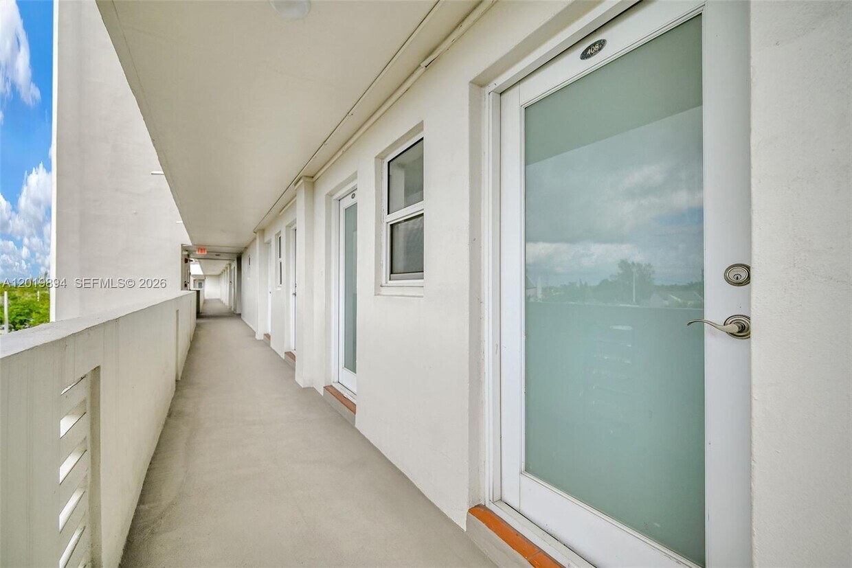 Foto del edificio - 1075 NE Miami Gardens Dr