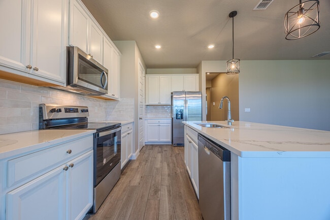 Foto del edificio - 6616 Cloverdale Ave