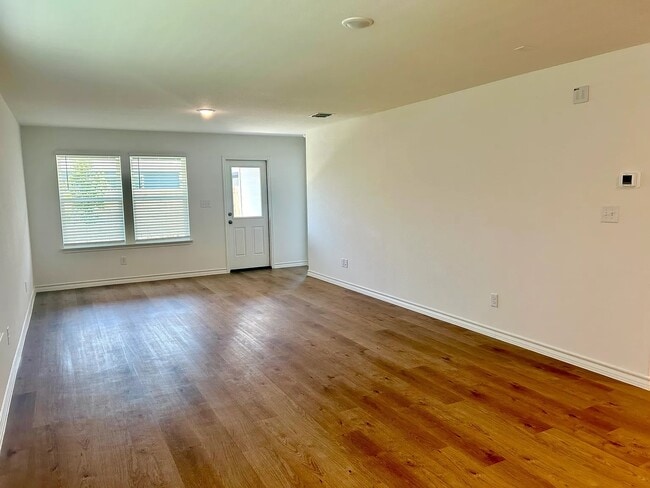 Living Are - 964 Heartseed Ave