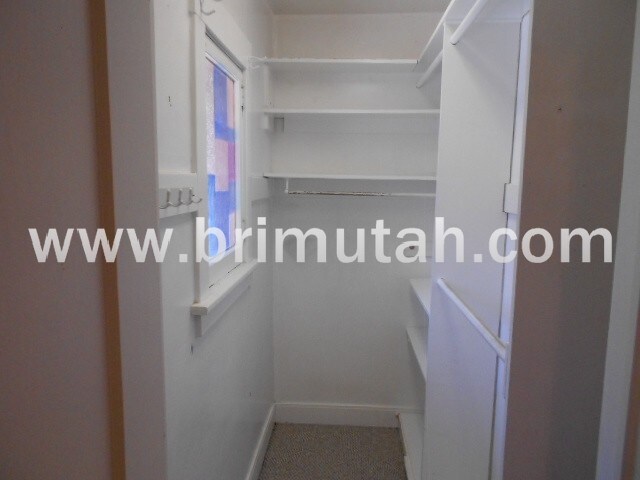 Building Photo - 450 1100 E