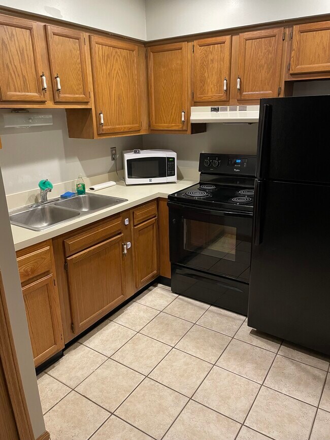 Building Photo - 128 Royal Crest Dr