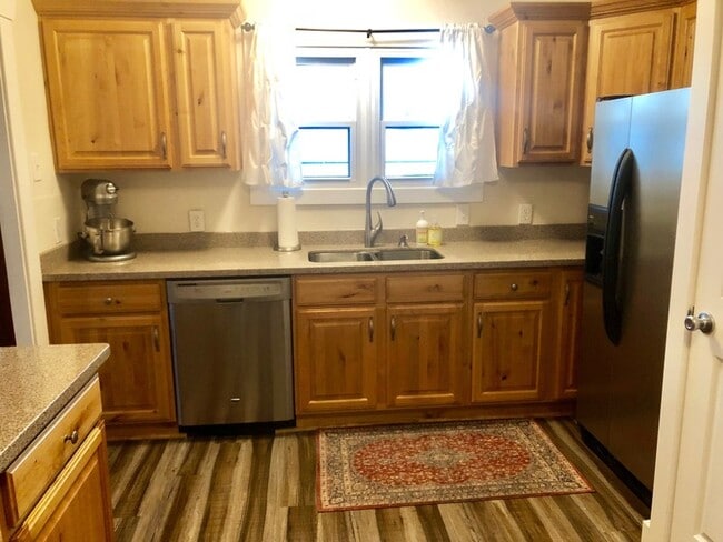 Building Photo - 471 E 300 S