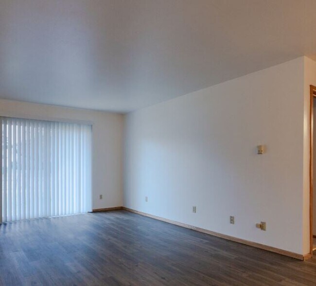 Alverno Pool Apartments Apartments in Milwaukee, WI