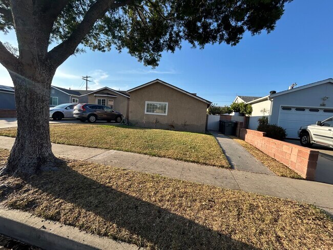 Foto del edificio - 8591 Crescent Ave
