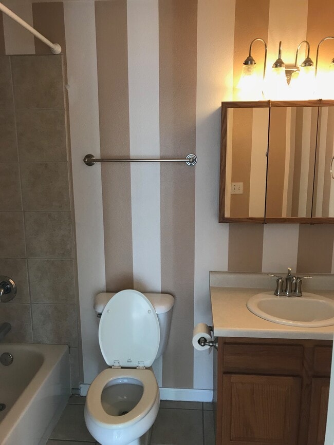 Master Bathroom - Ensuite - 492 Coronado Way