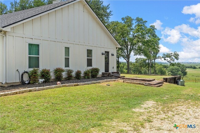 Building Photo - 495 Cox Hollow Rd