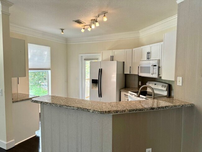Foto del edificio - Stunning 2/2 Condo For Rent in Mirabella -...
