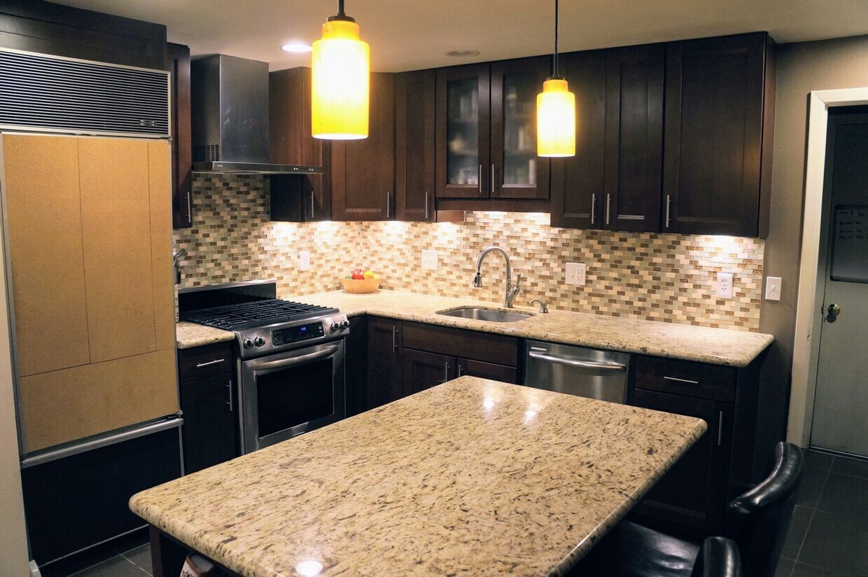 Foto principal - 4 Bedroom/3Bath Single Family Home in Boulder
