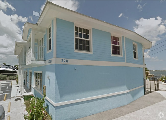 Building Photo - 3281 NE Indian River Dr