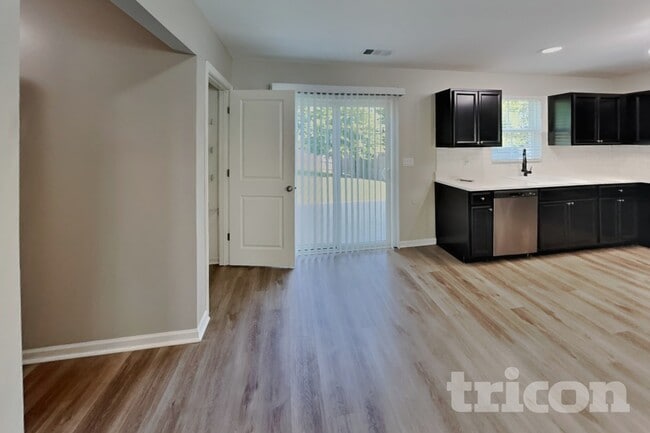 Building Photo - 1845 Belle Arbor Dr