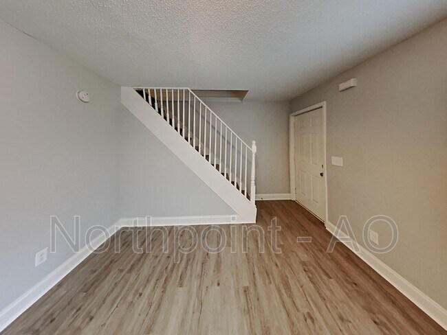 Building Photo - 219 Howell Dr SW