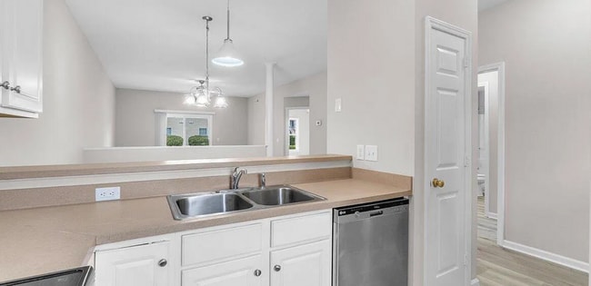 Foto del edificio - 4629 McClelland Dr