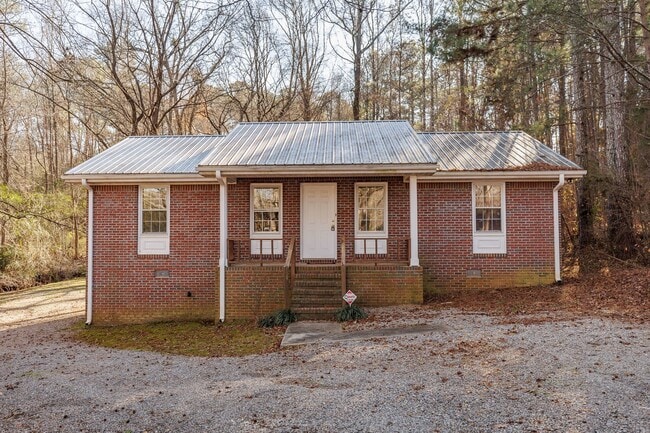 Charming 3-Bedroom Brick Home in Oconee County - Charming 3-Bedroom Brick Home in Oconee County