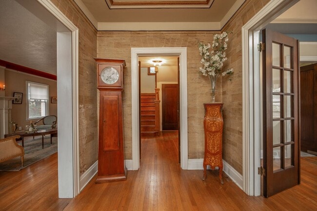 Building Photo - WONDERFUL HISTORIC 5 BED 3 BATH PROPERTY WITH CARRIAGE HOUSE