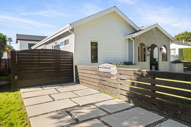 Building Photo - 2813 Military Ave