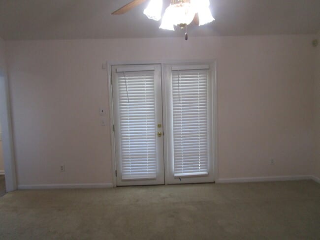 Building Photo - 2555 Nicholson Dr