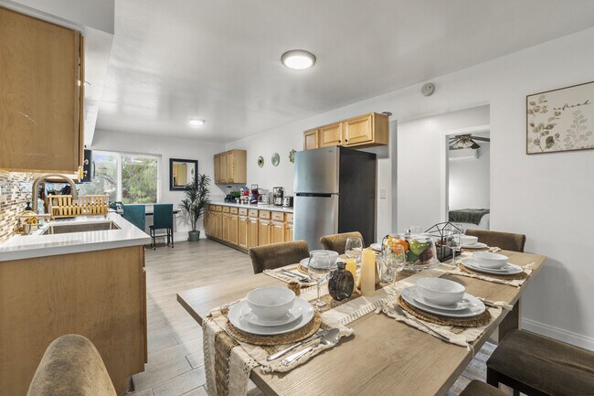 Building Photo - 4989 Randlett Dr