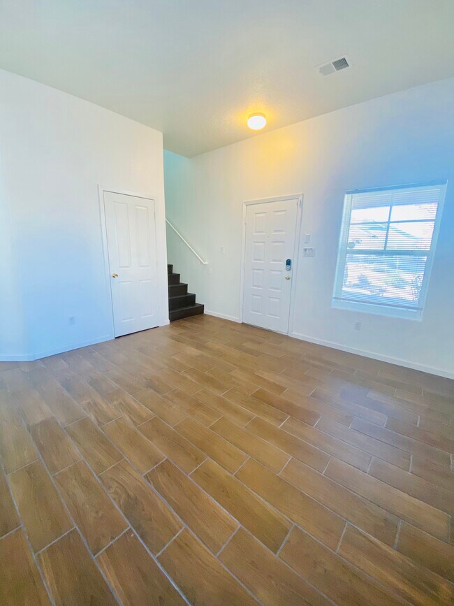 Sala de estar - 10600 Calle Gandia NW