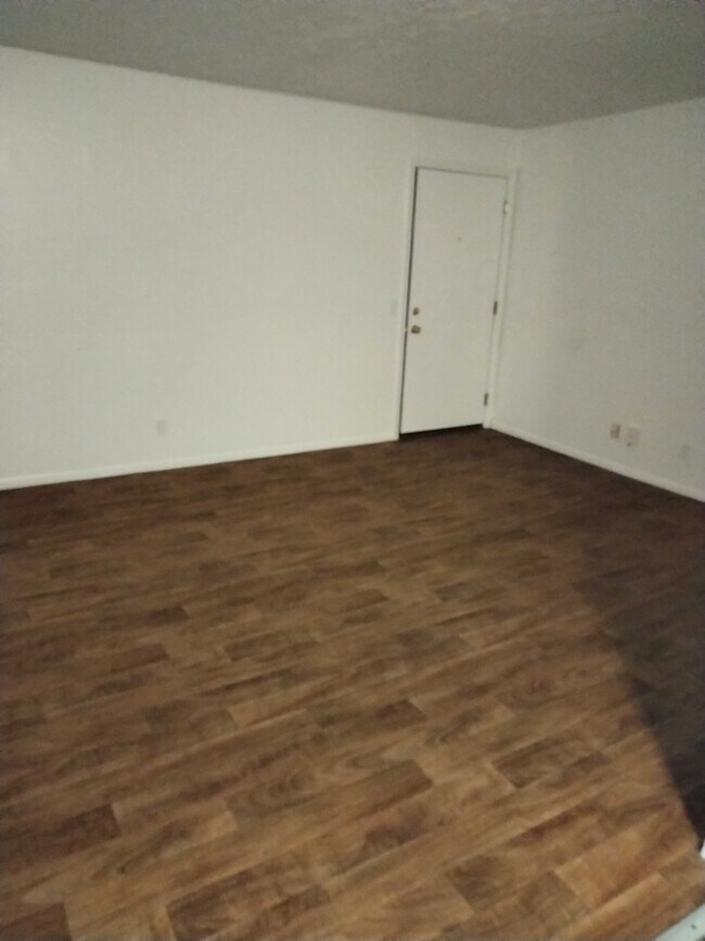Foto del edificio - 350 Vista Dr