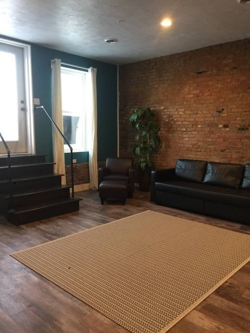 Foto del edificio - 213 W Madison St