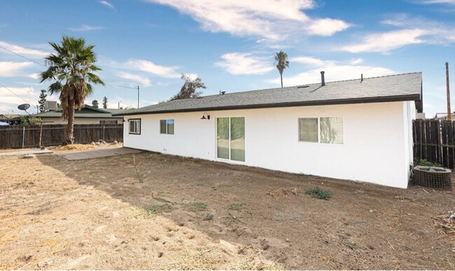 Building Photo - 7877 Dundee Ave