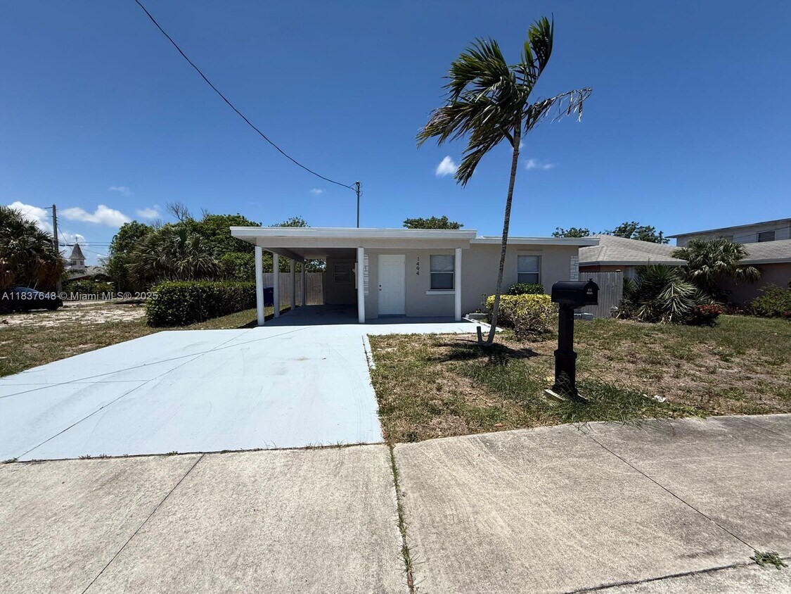 Primary Photo - 1494 W 34th St