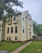 Building Photo - 13923 Middle Creek Pl