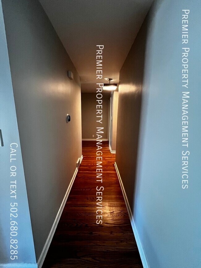 Building Photo - 607 Southview Dr
