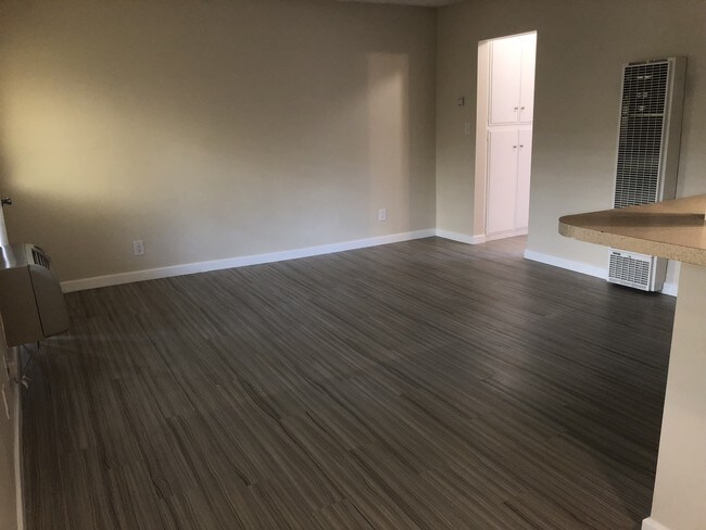 LIVING ROOM - 519 N Electric Ave