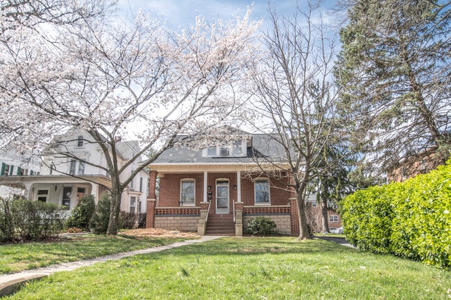 FRONT VIEW CLOSE - 813 N Market St