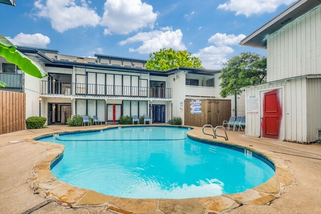 Building Photo - Fully Renovated 2 Bedroom Condo with Priva...