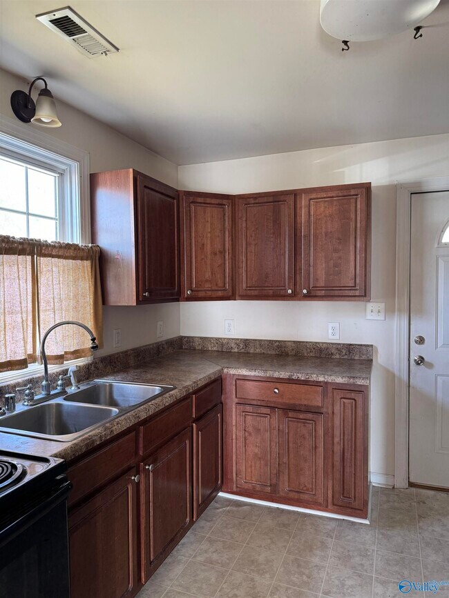 Foto del edificio - 401 McCullough Ave NE