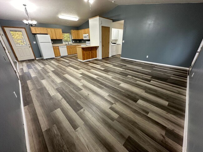 Foto del edificio - 2 bd, 2 bath, 2 car garage home in North Pole!