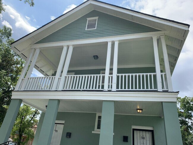 Foto del edificio - 769 E Duffy St