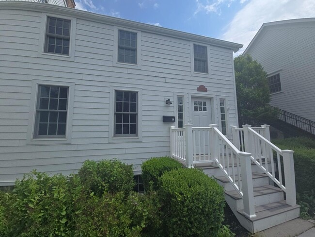 Building Photo - 136 Clinton St