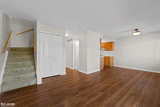 Building Photo - 2012 Orchard Crest St