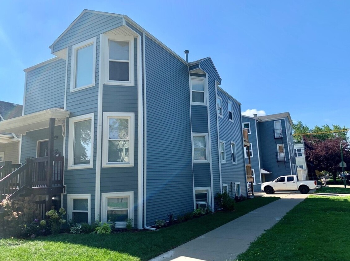 Foto principal - 4155 W Roscoe St