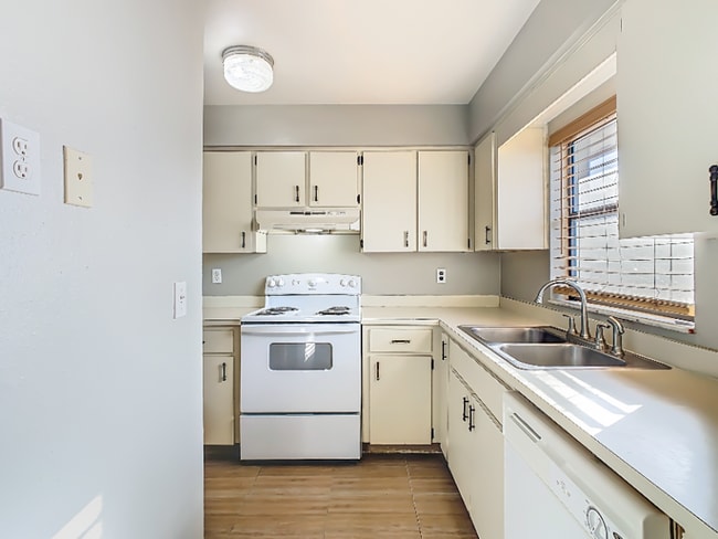 Building Photo - 1015 Harden Ct